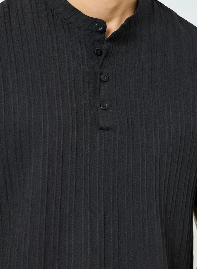 تايك تو طقم منسق من شورت وتيشيرت بتفاصيل بارزة الملمس